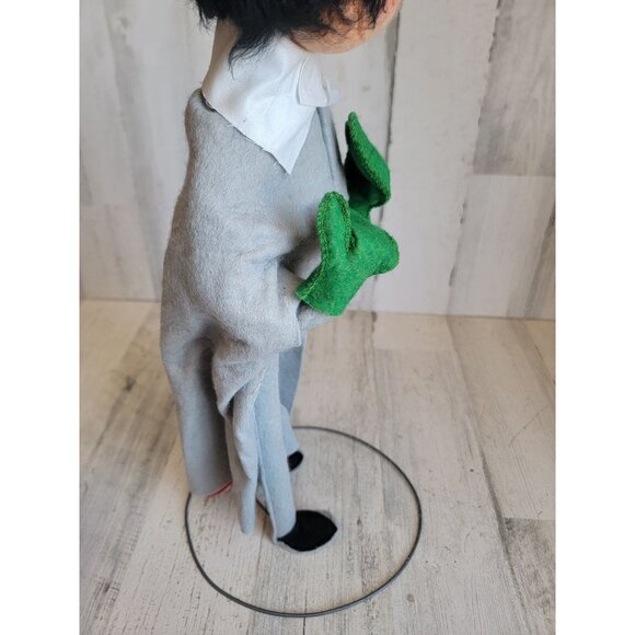 Large Annalee caroler Pilgrim man smile Xmas home decor - Picture 10 of 10